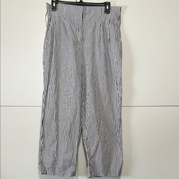 Zara Pants - Zara Women’s Black and White Striped Cotton Capri Pants